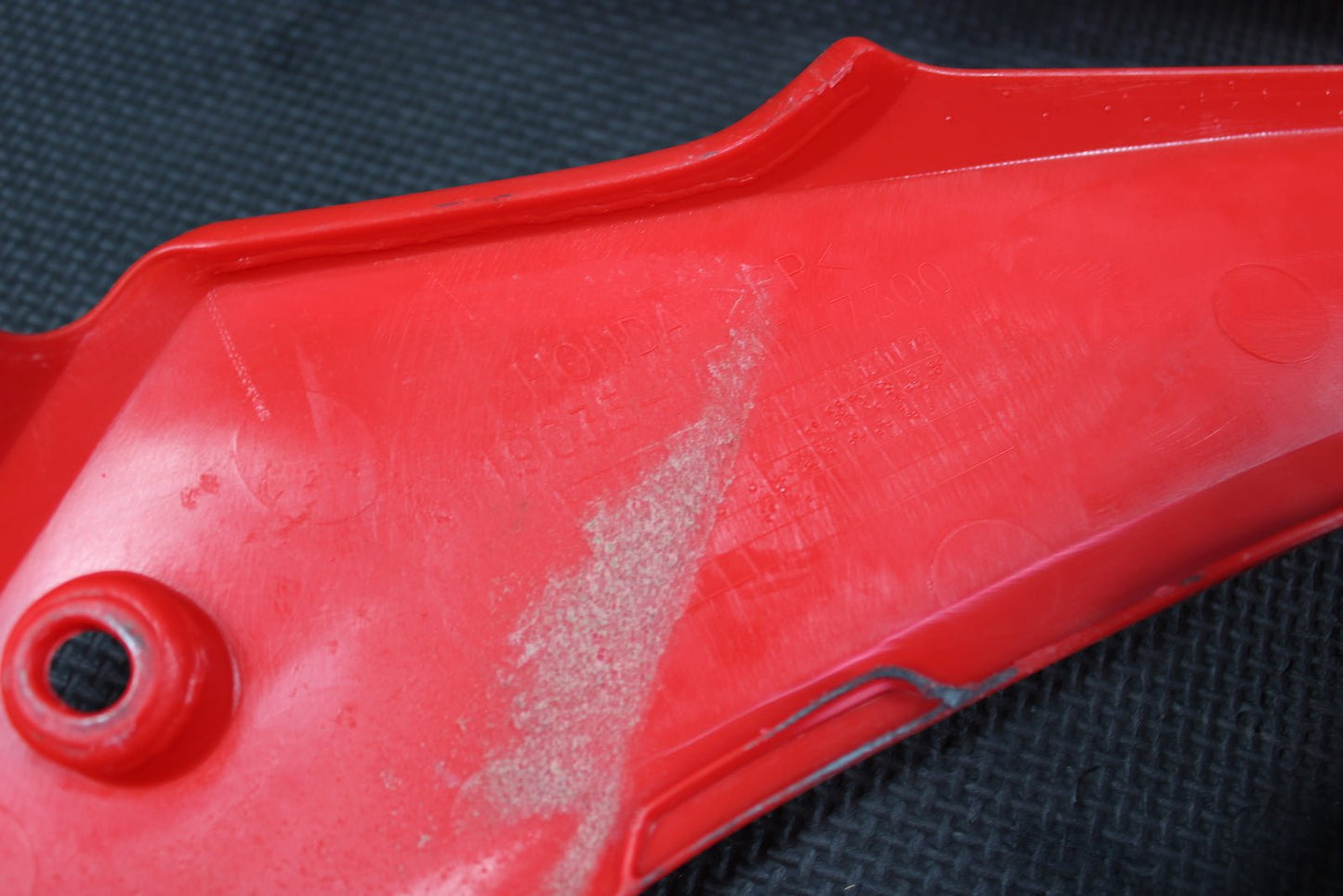 2007 HONDA CRF450R OEM LEFT PLASTIC PANEL FENDER STAY BRACKET 19035 - MENF - 7300 - hggarage