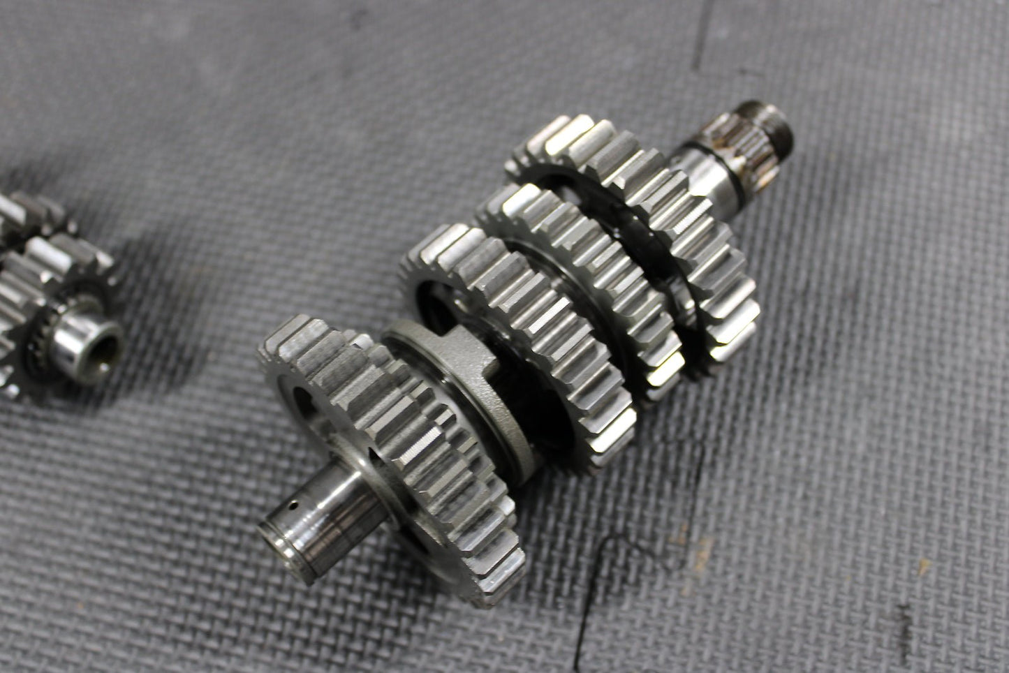 2002 YAMAHA YZ250F OEM ENGINE TRANSMISSION TRANNY ASSEMBLY GEARS - hggarage