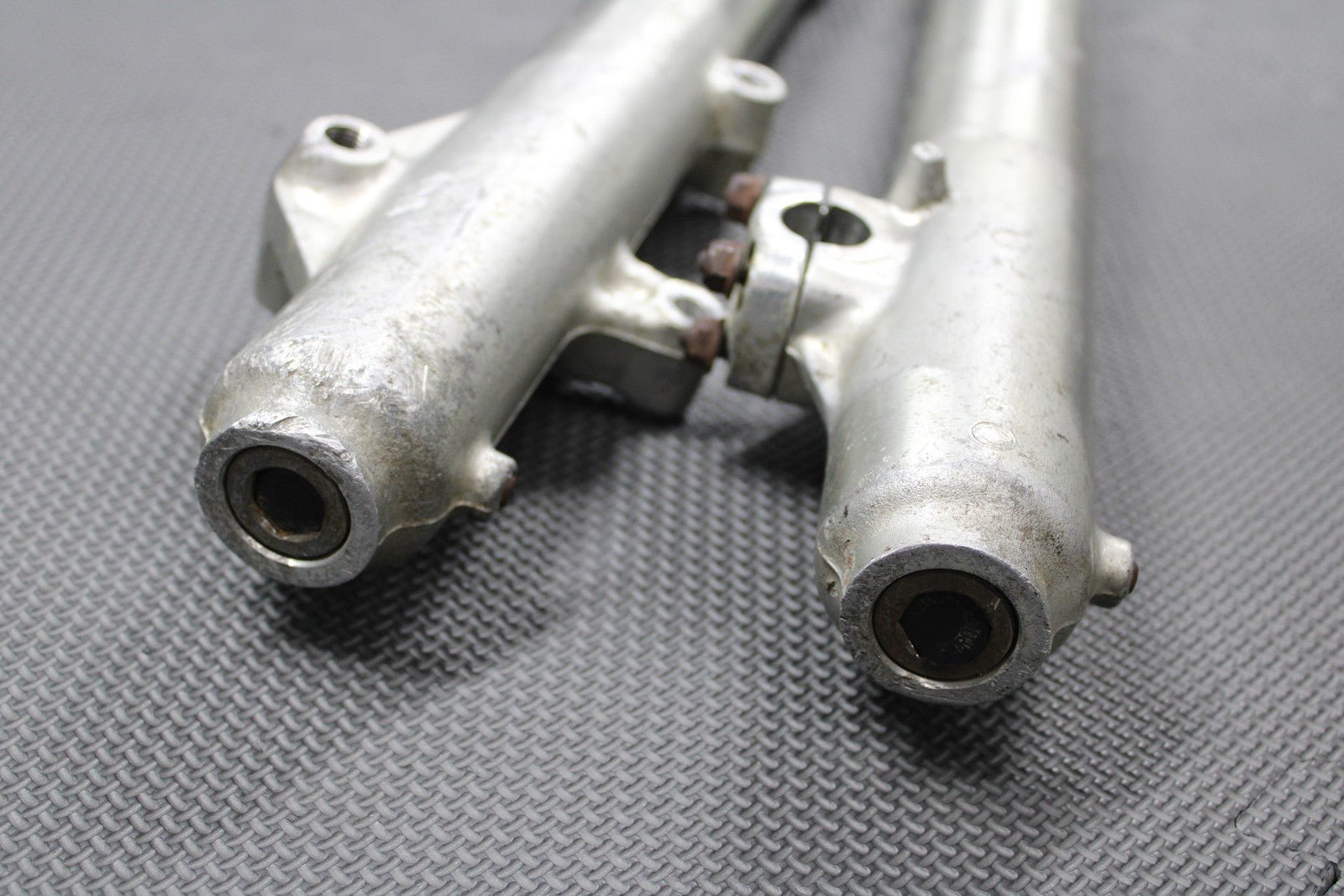 1988 1989 HONDA XR250R OEM RIGHT LEFT FRONT SUSPENSION FORKS SHOCKS DAMPERS GOOD - hggarage