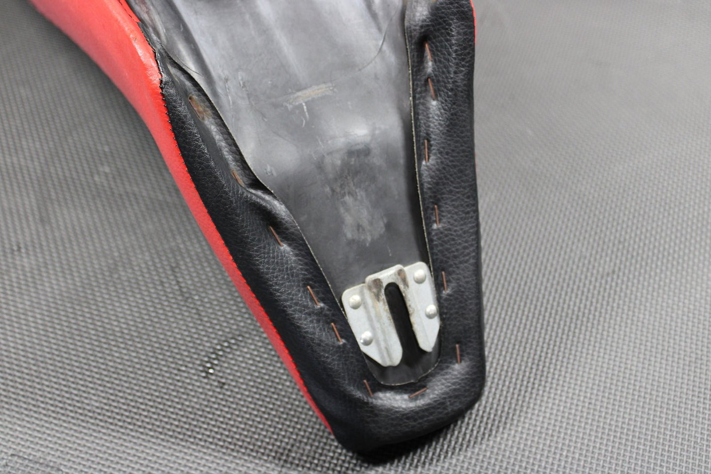 2002 Honda XR200R 93 - 02 OEM Seat Saddle 77200 - KT0 - A50ZA - hggarage