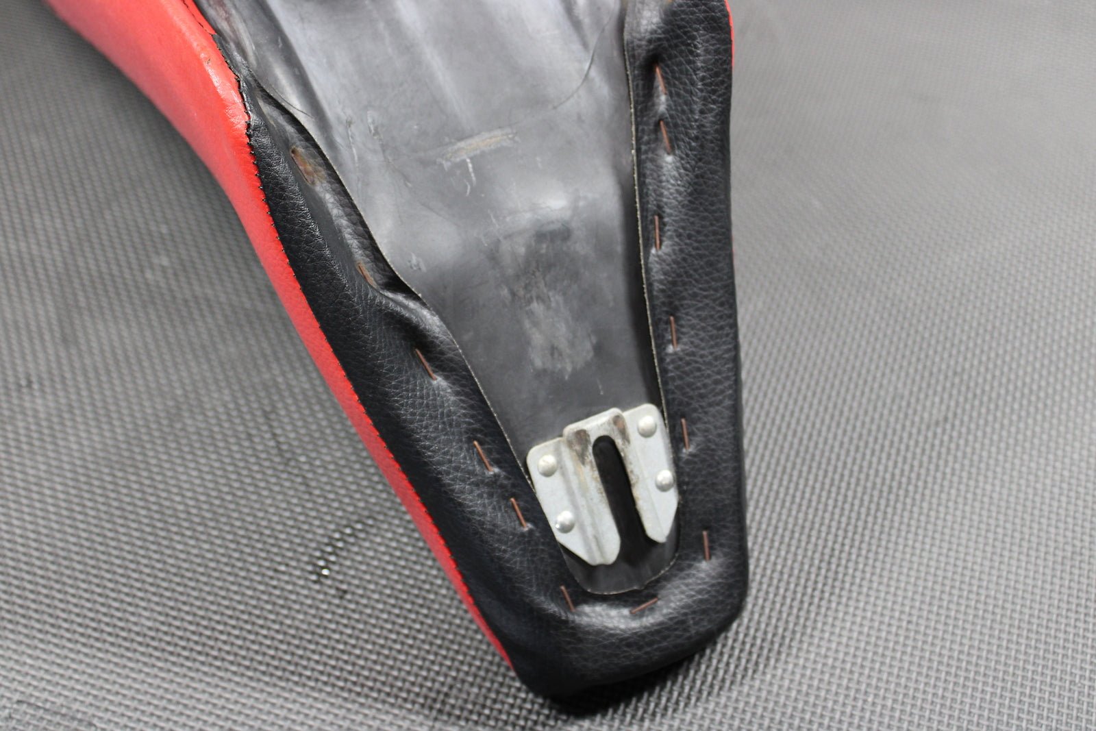 2002 Honda XR200R 93 - 02 OEM Seat Saddle 77200 - KT0 - A50ZA - hggarage