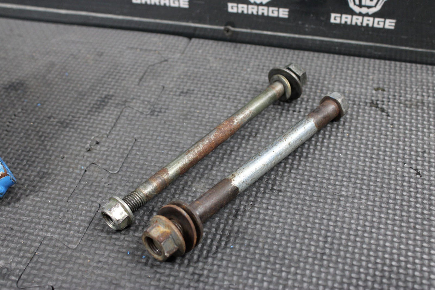 1991 YAMAHA BANSHEE 350 OEM REAR BACK AXLE CARRIER BEARING HOUSING ASSEMBLY - hggarage