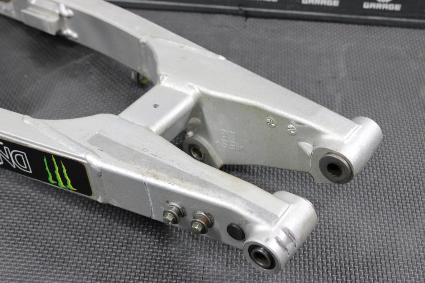 2007 03 - 18 YAMAHA YZ85 OEM SWINGARM SWING ARM SUSPENSION 5PA - 22110 - 00 - 00 - hggarage