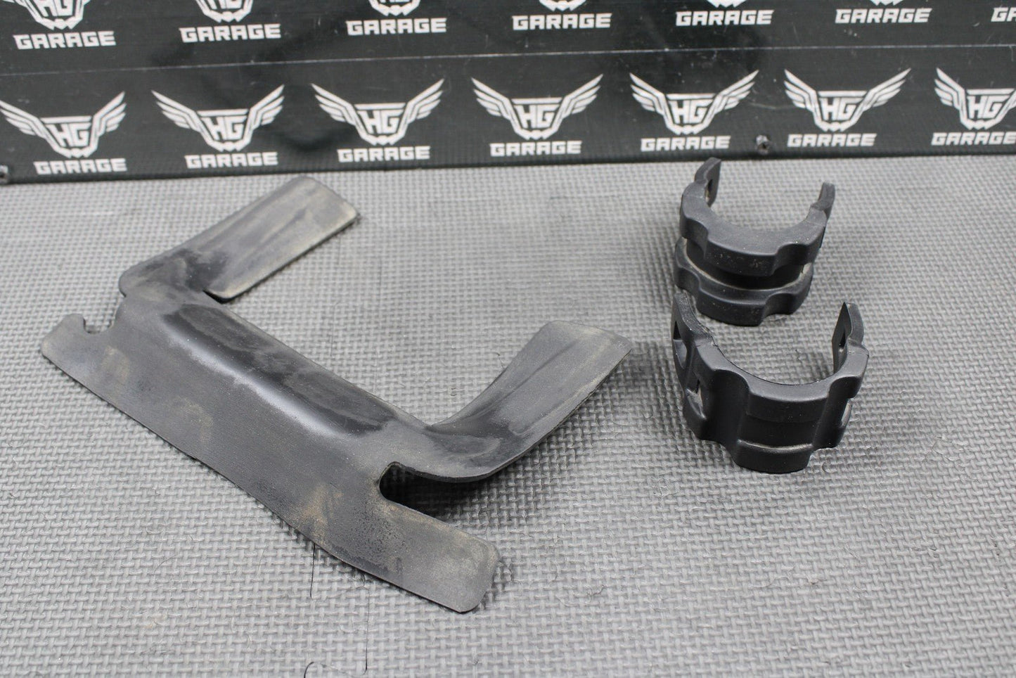 2002 HONDA XR200R 86 - 02 OEM GAS FUEL TANK SEAT FRAME DAMPER RUBBER MOUNTS GUARDS - hggarage