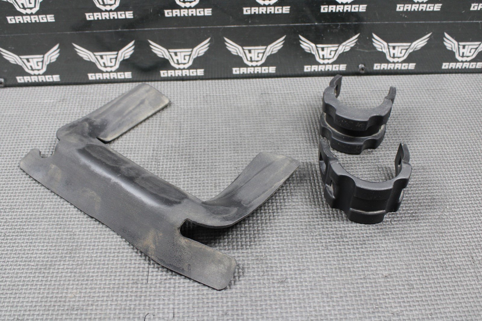 2002 HONDA XR200R 86 - 02 OEM GAS FUEL TANK SEAT FRAME DAMPER RUBBER MOUNTS GUARDS - hggarage