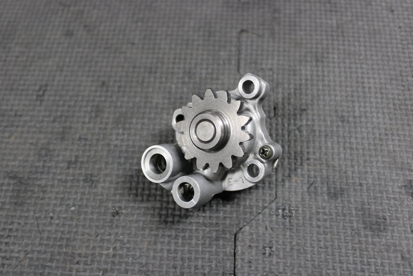 2005 YAMAHA WR250F YZ250 YZ250F OEM ENGINE MOTOR OIL PUMP 5SG - 13300 - 01 - 00 - hggarage