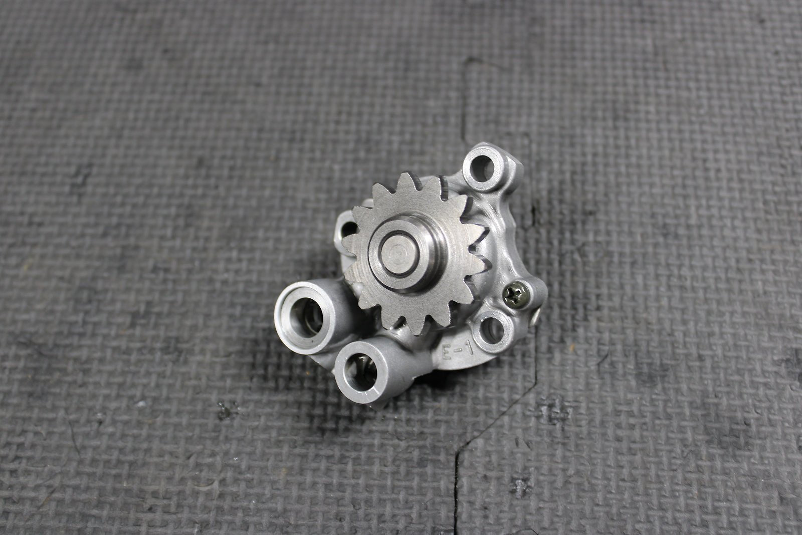 2005 YAMAHA WR250F YZ250 YZ250F OEM ENGINE MOTOR OIL PUMP 5SG - 13300 - 01 - 00 - hggarage