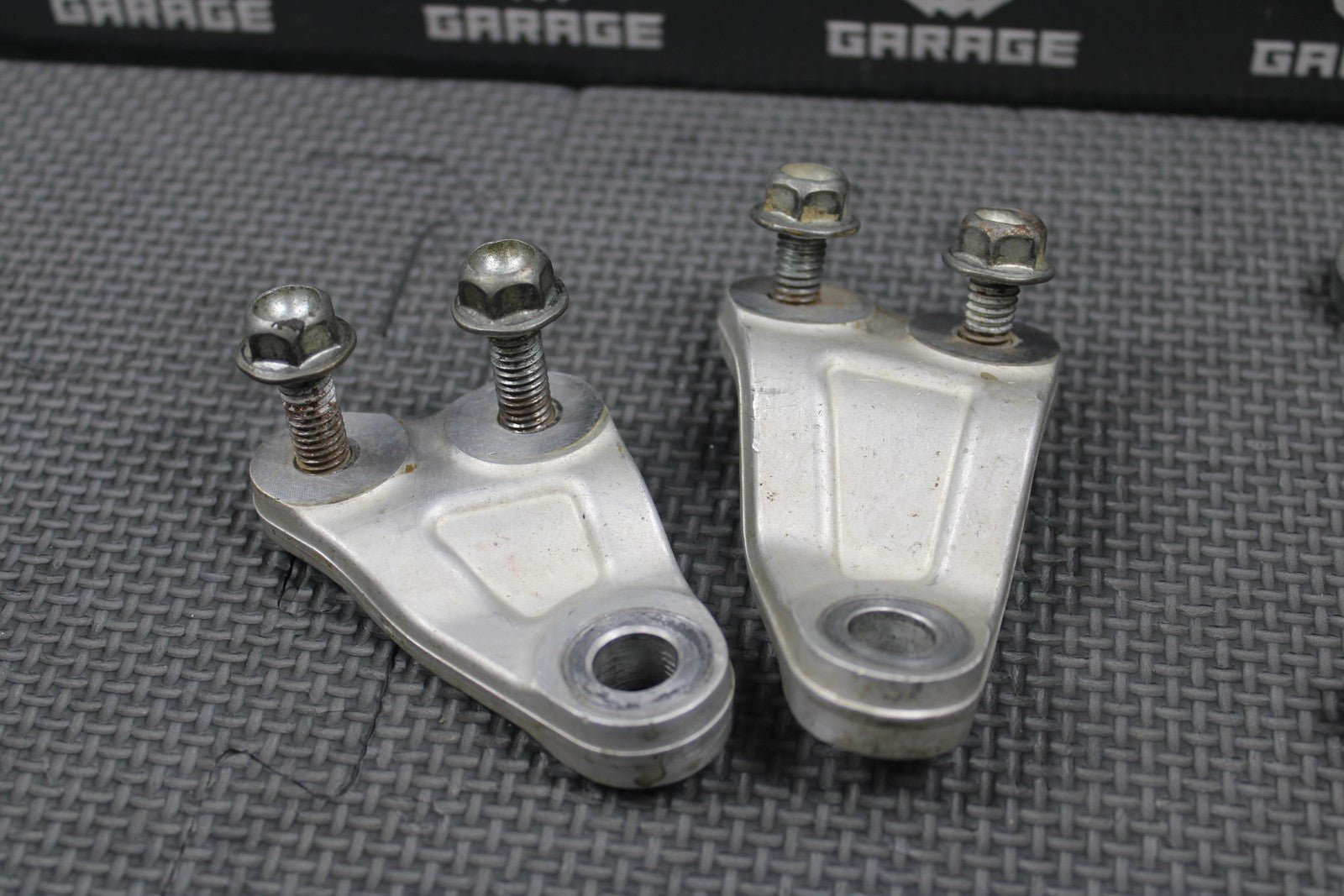 2019 2020 YAMAHA YZ250F OEM ENGINE MOTOR MOUNT STAY BRACKETS B7B - 21417 - 00 - 00 - hggarage