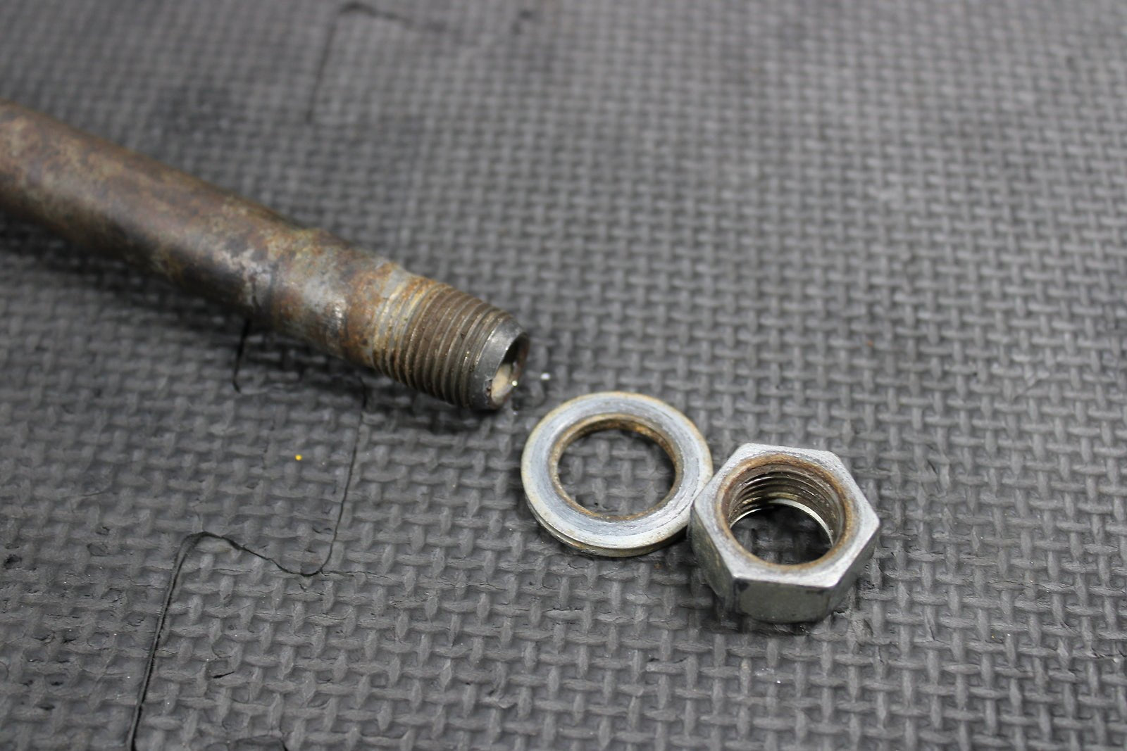 2010 Yamaha YZ450F OEM Rear Back Swingarm Bolt Suspension Pivot Axle 33D - 22141 - 0 - hggarage