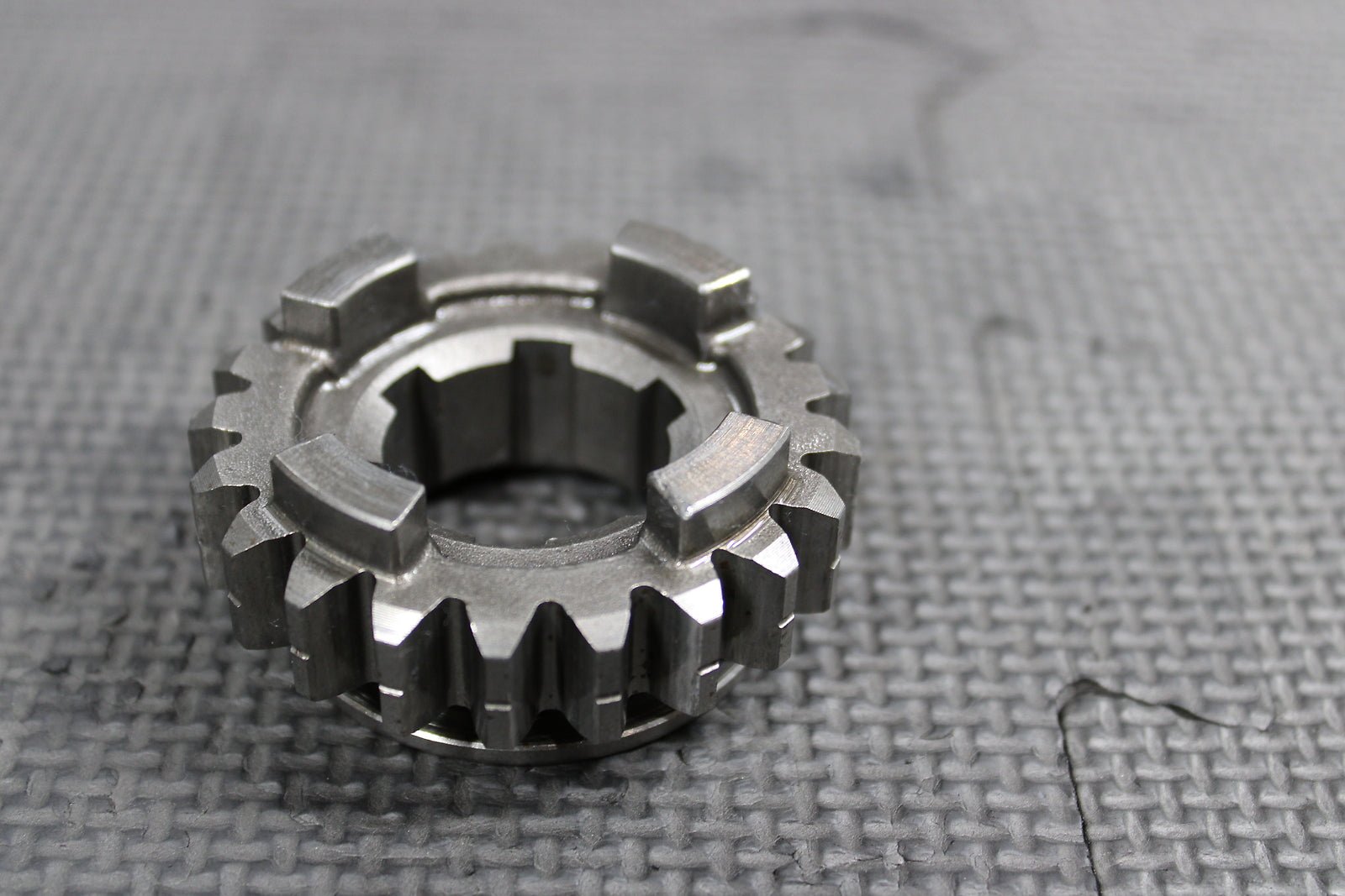1999 HONDA CR500R OEM TRANSMISSION COUNTERSHAFT 4TH GEAR 21T GEAR 23471 - ML3 - 670 - hggarage