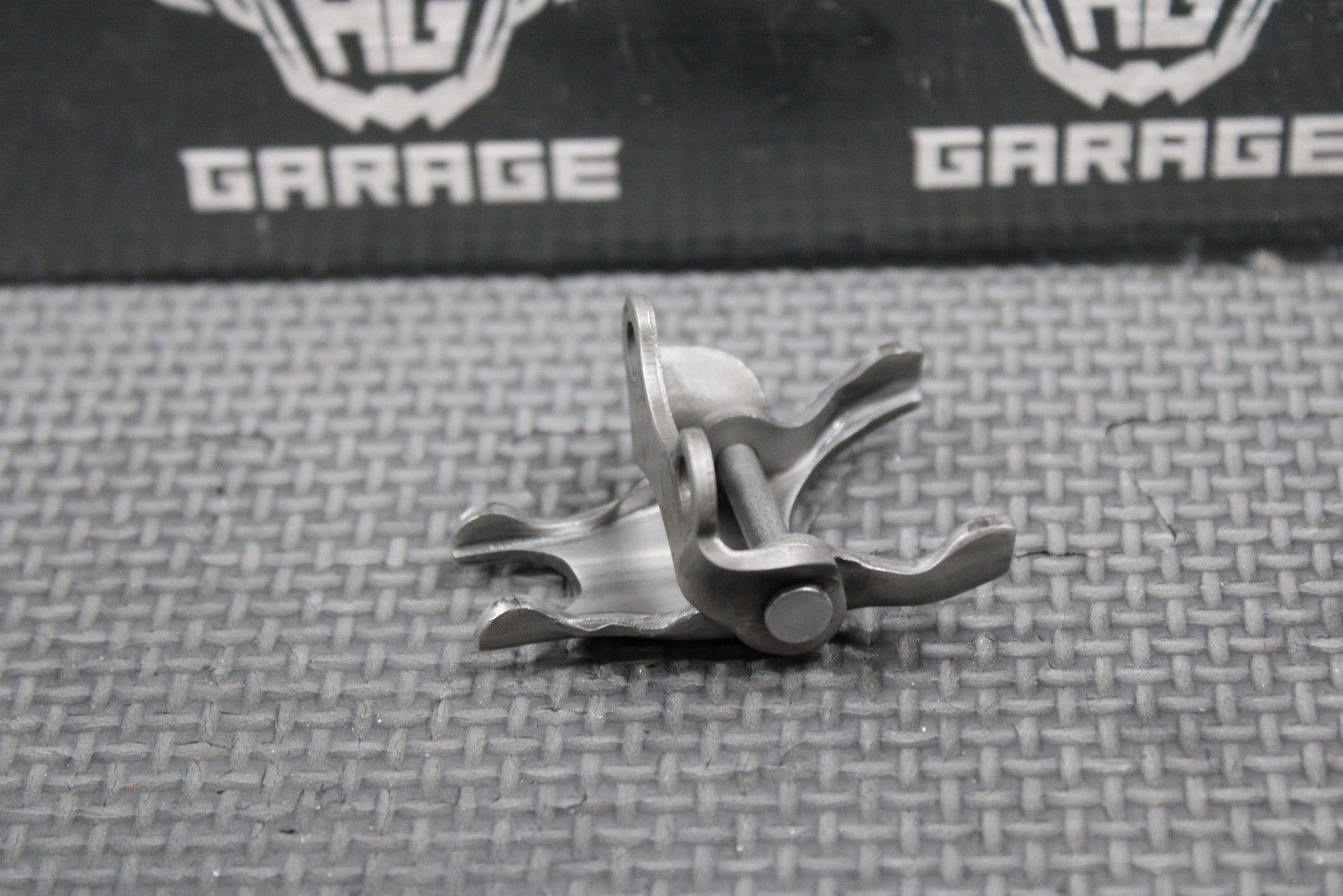 1988 88 - 91 HONDA CR250R OEM EXHAUST VALVE GOVERNOR ROCKER ARM PLATE & HOLDER - hggarage