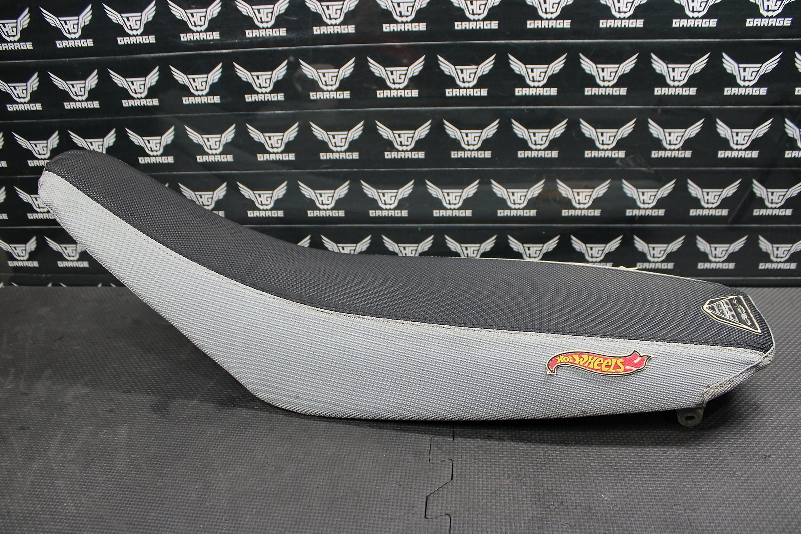 2006 Suzuki 05 - 07 RMZ450 RMZ450Z OEM Seat Saddle Cover Foam Pan 45100 - 35G10 - Cep - hggarage