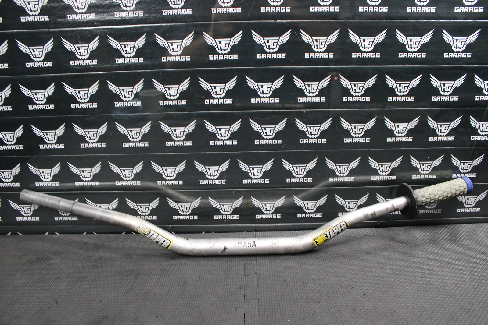 2009 Yamaha YZ450F OEM Pro Taper 1 1/8" Fat Bar Handlebars Bars Grips Steering - hggarage