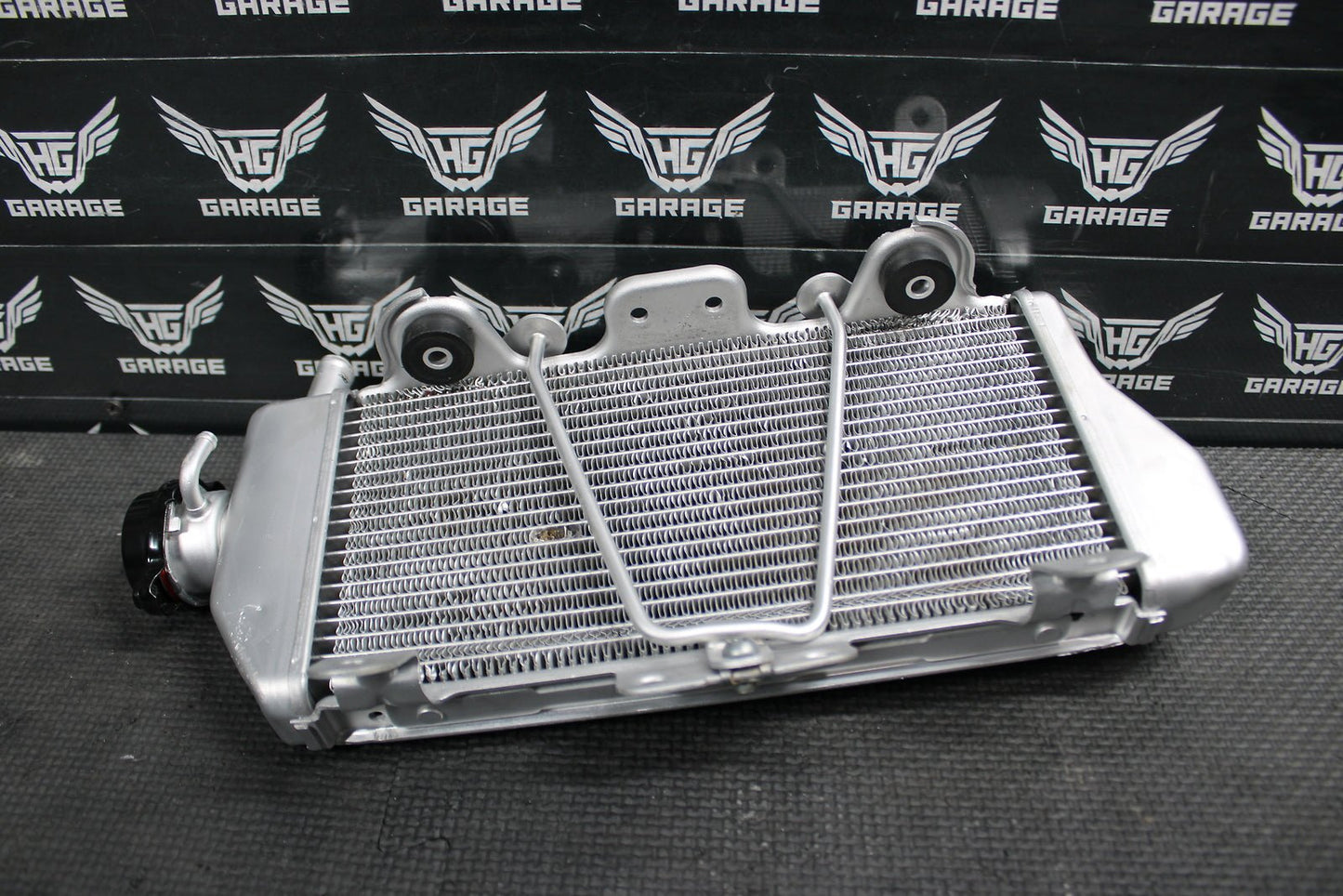 2006 Yamaha YZ450F OEM Right Fill Side Radiator Cooler Tusk Cap 2S2 - 12461 - 00 - 00 - hggarage