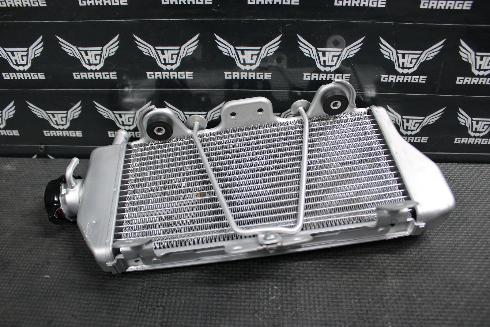 2006 Yamaha YZ450F OEM Right Fill Side Radiator Cooler Tusk Cap 2S2 - 12461 - 00 - 00 - hggarage