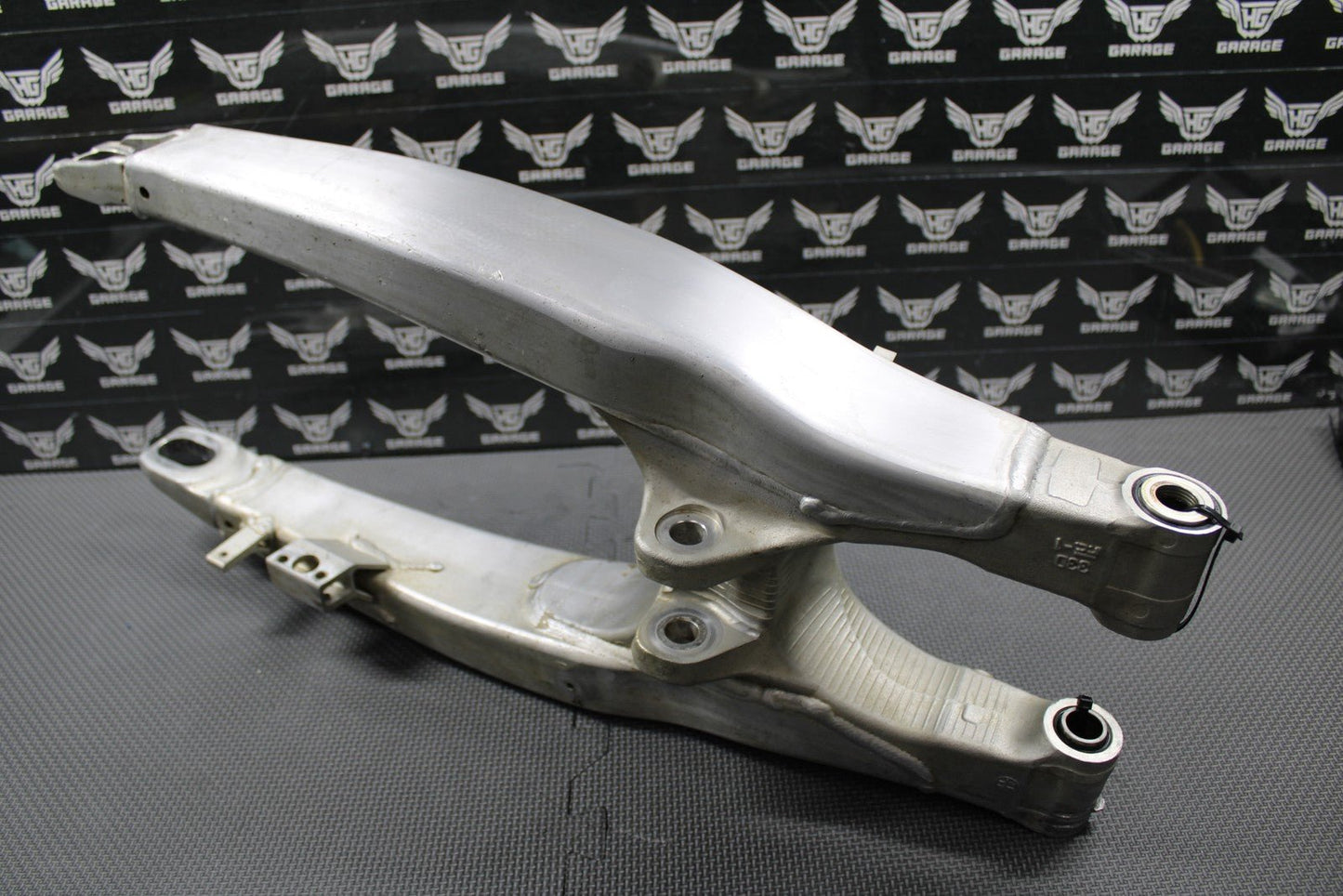 2020 YAMAHA YZ250F YZ250FX YZ450F OEM SWINGARM SWING ARM BR9 - 22110 - 00 - 00 GOOD - hggarage