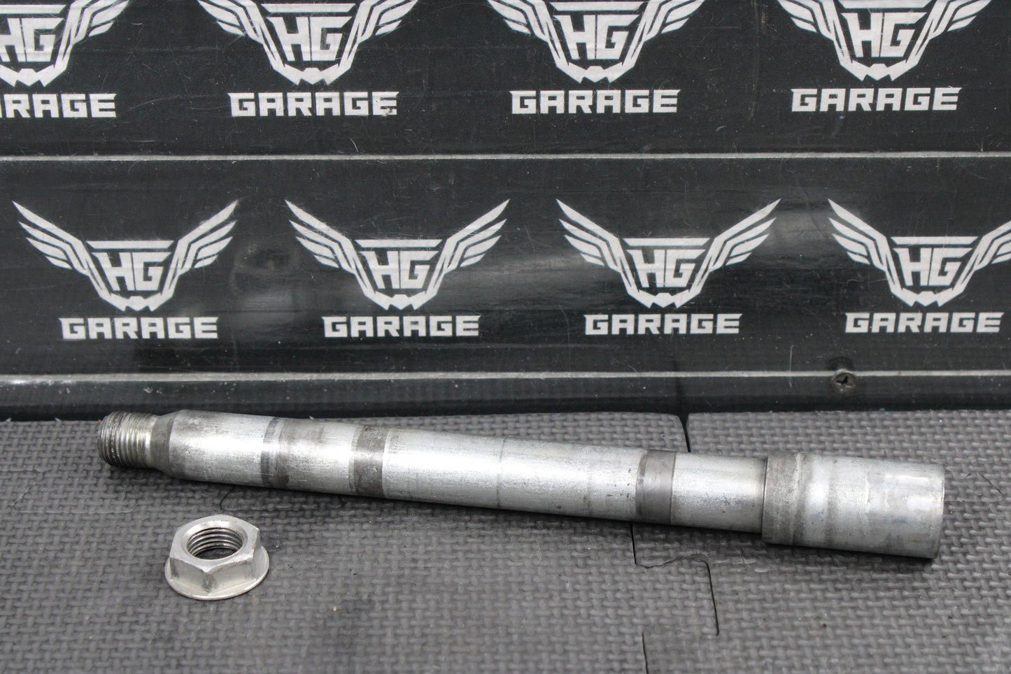 2006 YAMAHA YZ250F OEM FRONT WHEEL RIM AXLE PIVOT BOLT 1C3 - 25181 - 10 - 00 - hggarage