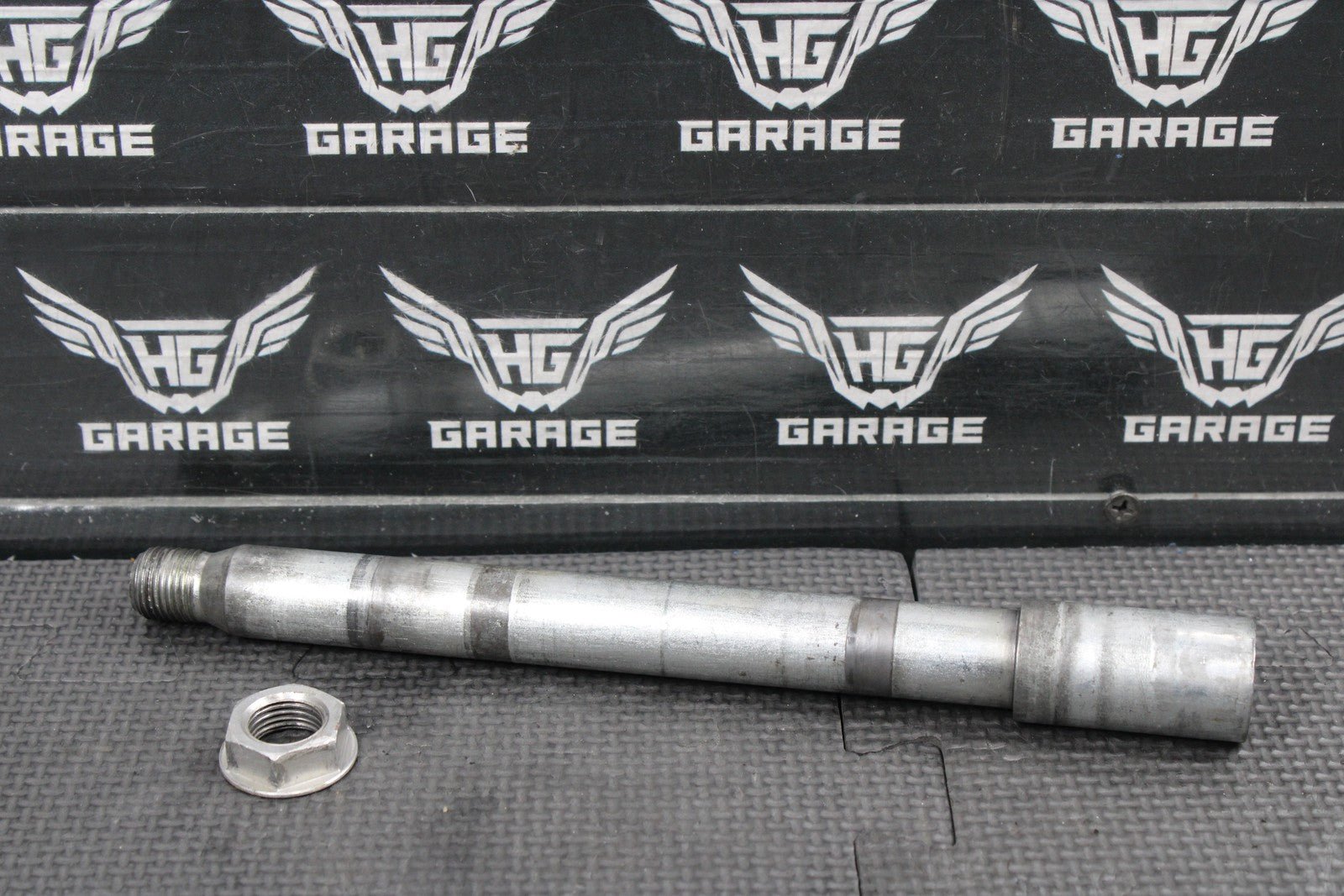 2006 YAMAHA YZ250F OEM FRONT WHEEL RIM AXLE PIVOT BOLT 1C3 - 25181 - 10 - 00 - hggarage