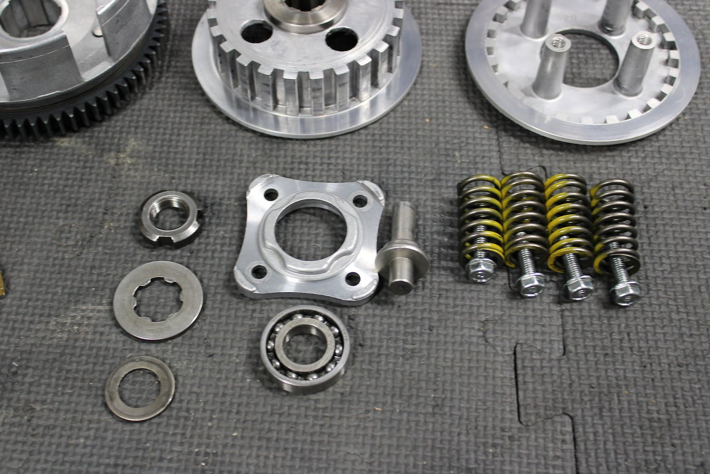 1997 Honda XR200R OEM Complete Clutch W Plates Basket Hub 22100 - 437 - 020 22121 - Kc - hggarage