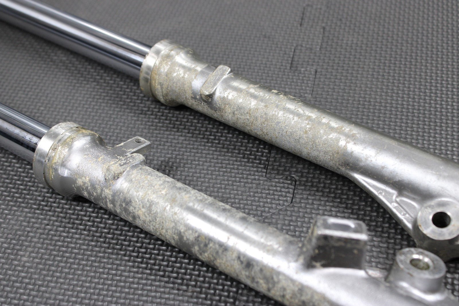 1985 YAMAHA PW80 83 - 85 OEM RIGHT LEFT FRONT SUSPENSION FORKS 21W - 23103 - 00 - 00 - hggarage
