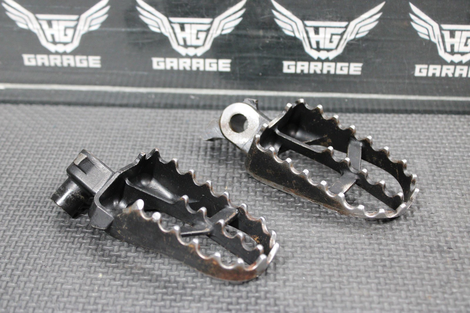 2007 YAMAHA YZ85 OEM FOOT PEGS PEDALS FRAME STAND FOOTPEG PEDAL FOOTREST - hggarage