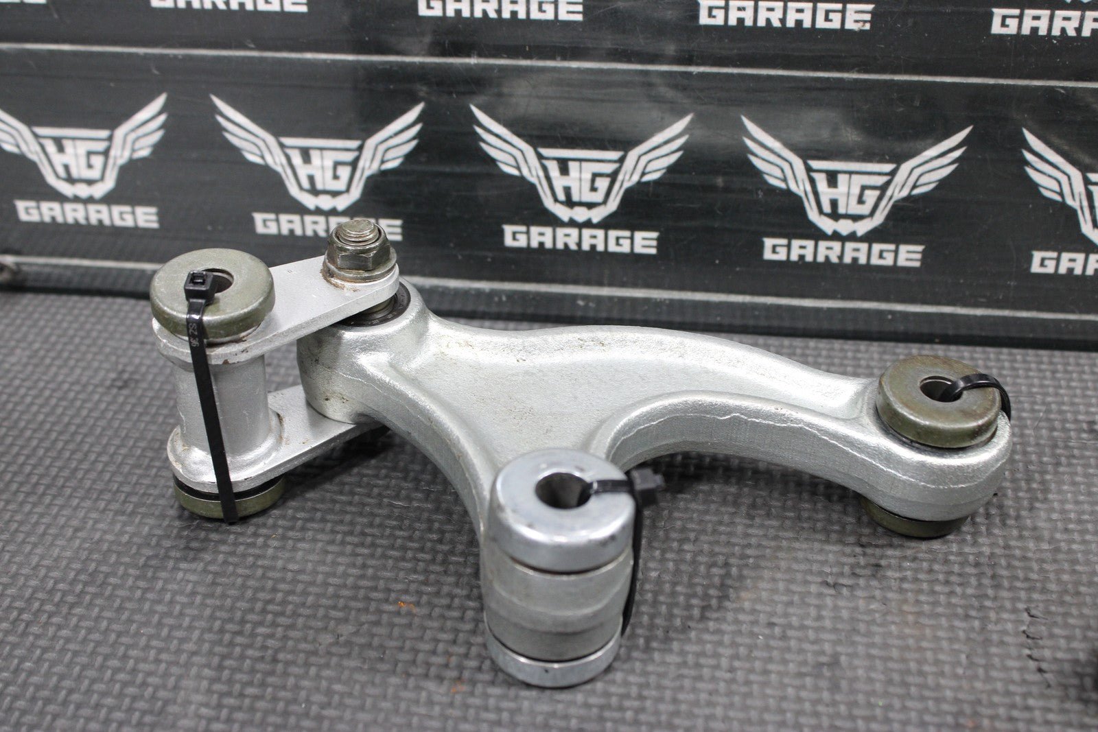 2000 YAMAHA TTR125 TTR125L OEM REAR SHOCK LINKAGE LINKS - hggarage