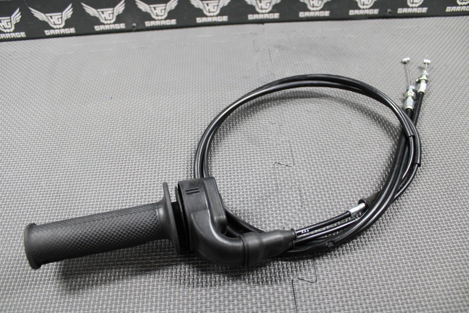 2022 KAWASAKI 21 - 22 KX250 KX250X OEM TWIST THROTTLE HOUSING TUBE CABLES GOOD! - hggarage