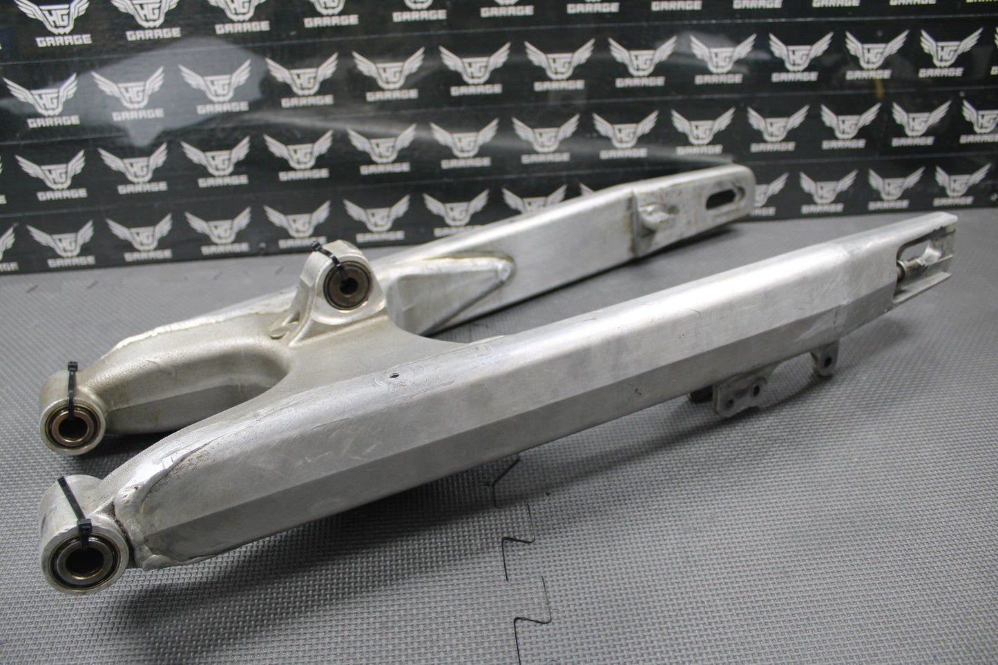 2004 04 - 05 KTM 125SX 125 SX OEM SWINGARM SWING ARM SUSPENSION 54804030044 - hggarage