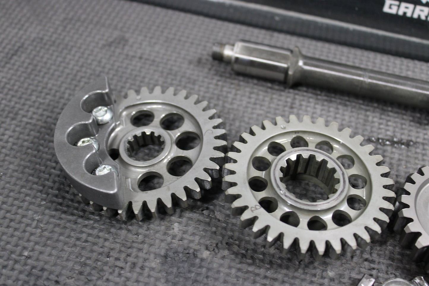 2010 Yamaha YZ450F OEM Engine Motor Crankshaft Balancer Gear 33D - 11454 - 00 - 00 - hggarage