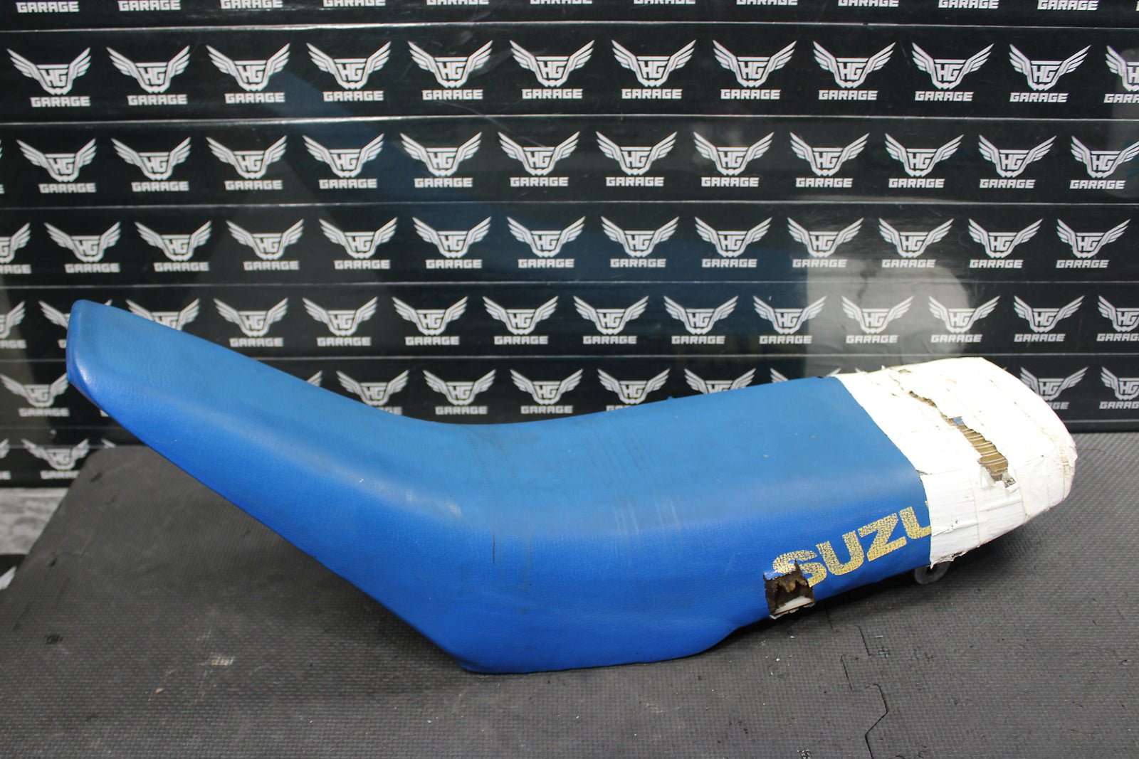 1989 SUZUKI RM250 OEM SEAT SADDLE 45100 - 28C00 - 4UZ - hggarage