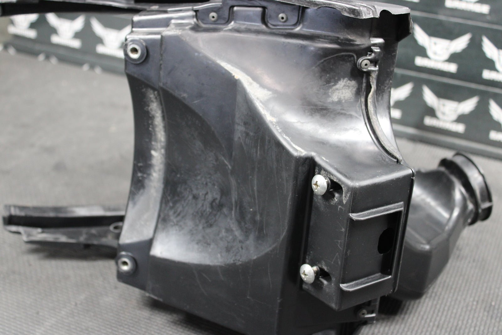 2007 YAMAHA YZ450F AIR CLEANER AIRBOX FILTER BOX INTAKE 2S2 - 14401 - 70 - 00 - hggarage