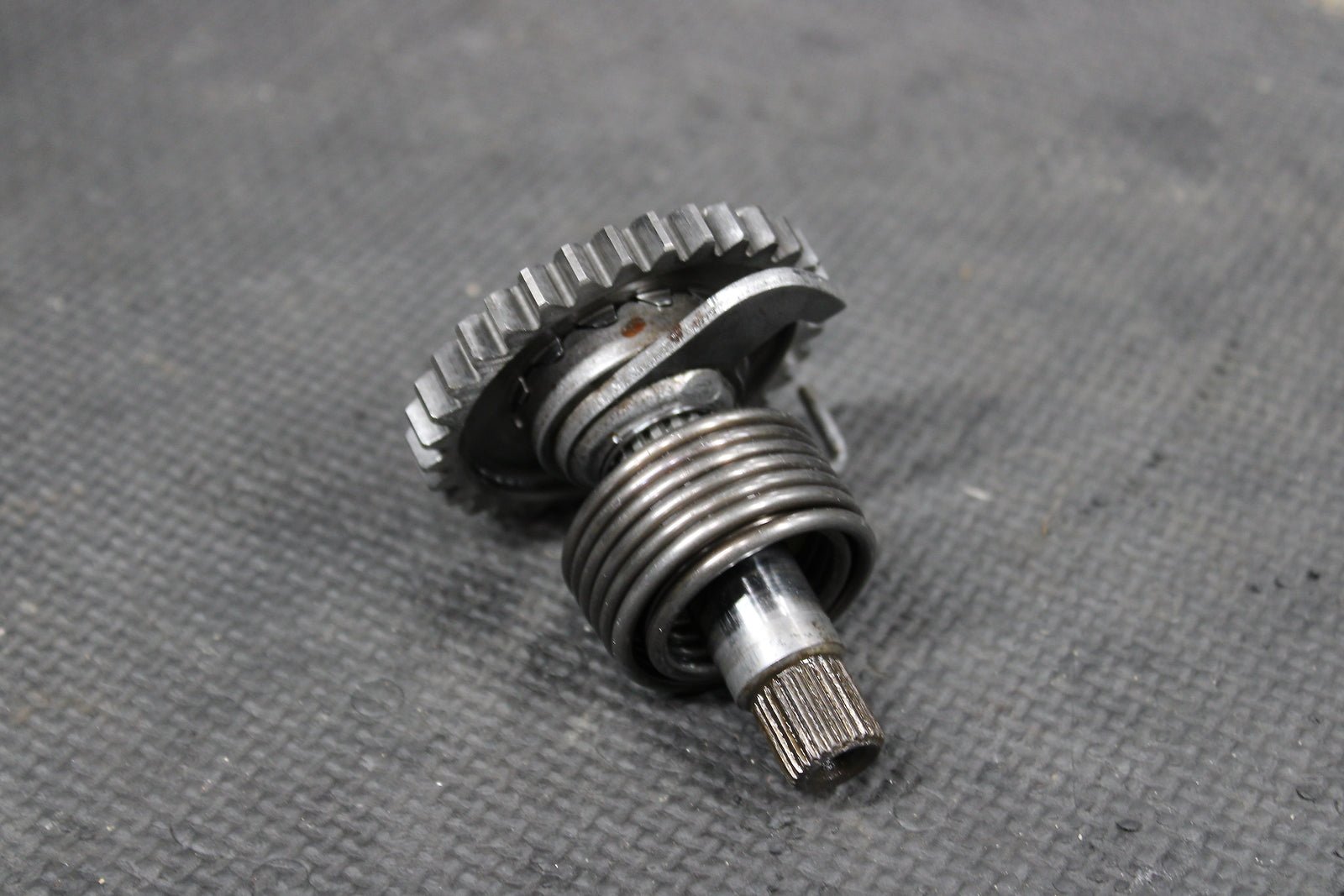 2005 Kawasaki KX100 KX85 OEM Kickstart Kick Start Shaft W Idler Gear Assembly - hggarage
