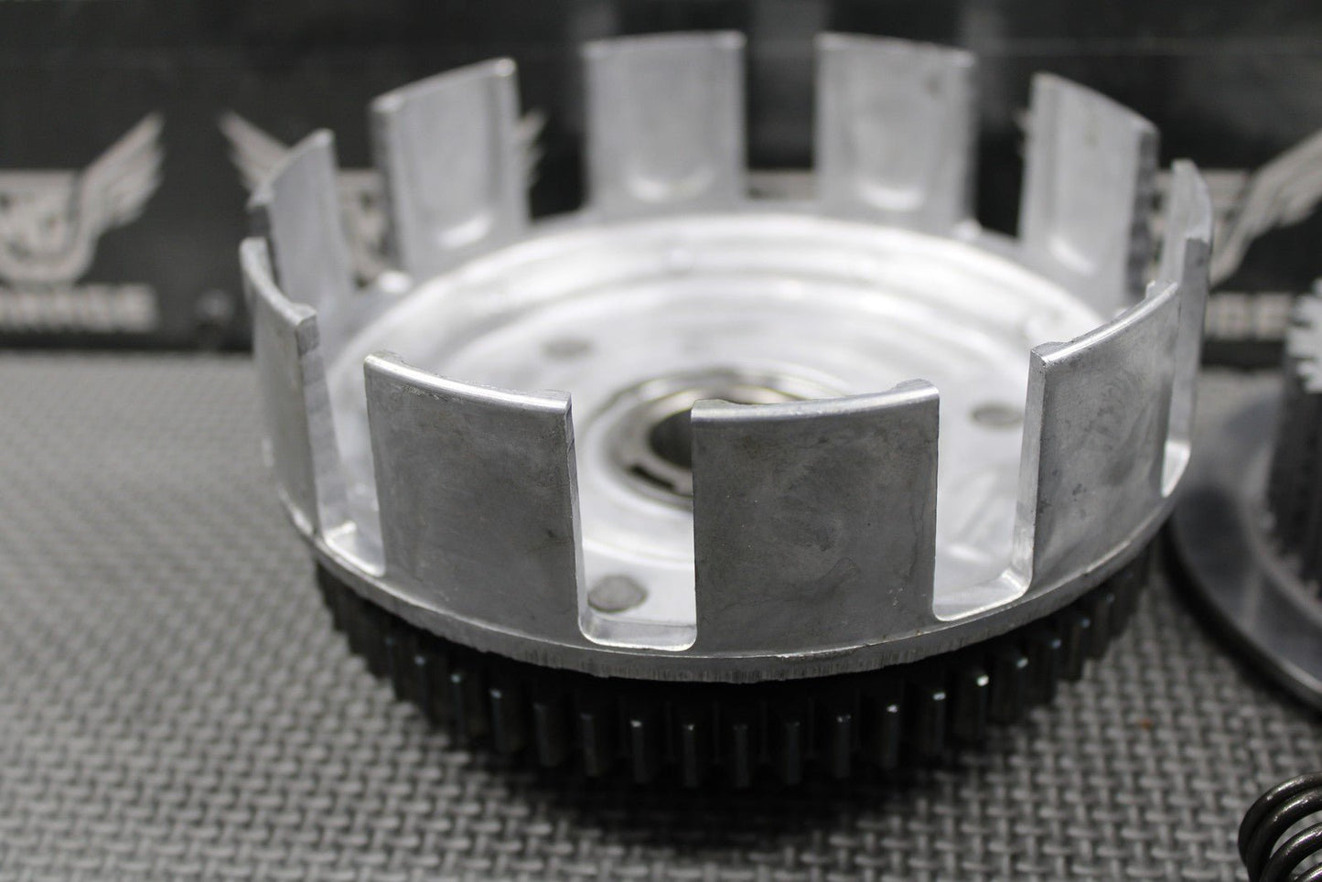 1991 HONDA 88 - 95 XR250R OEM CLUTCH BASKET HUB PRESSURE PLATE 22100 - KT1 - 020 NICE! - hggarage