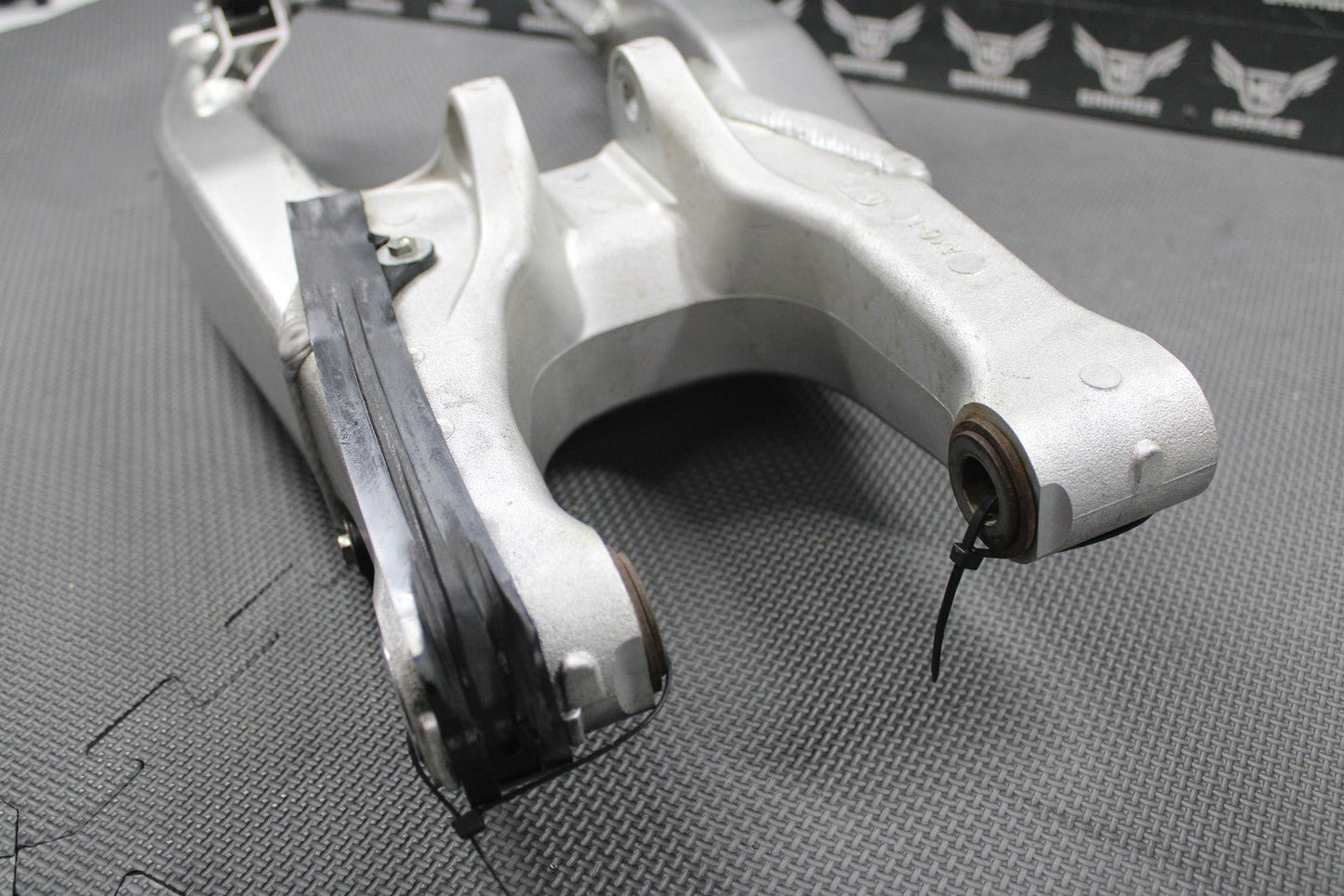 2019 SUZUKI 19 - 21 RMZ250 OEM SWINGARM SWING ARM SUSPENSION 61000 - 46K00 GOOD! - hggarage