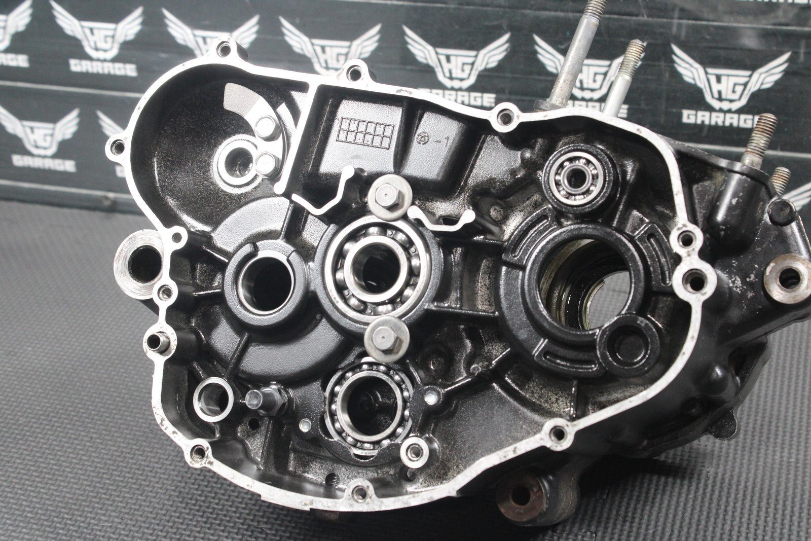 1986 KAWASAKI KDX200 86 - 87 OEM LEFT RIGHT ENGINE MOTOR CRANKCASE CRANK CASES - hggarage