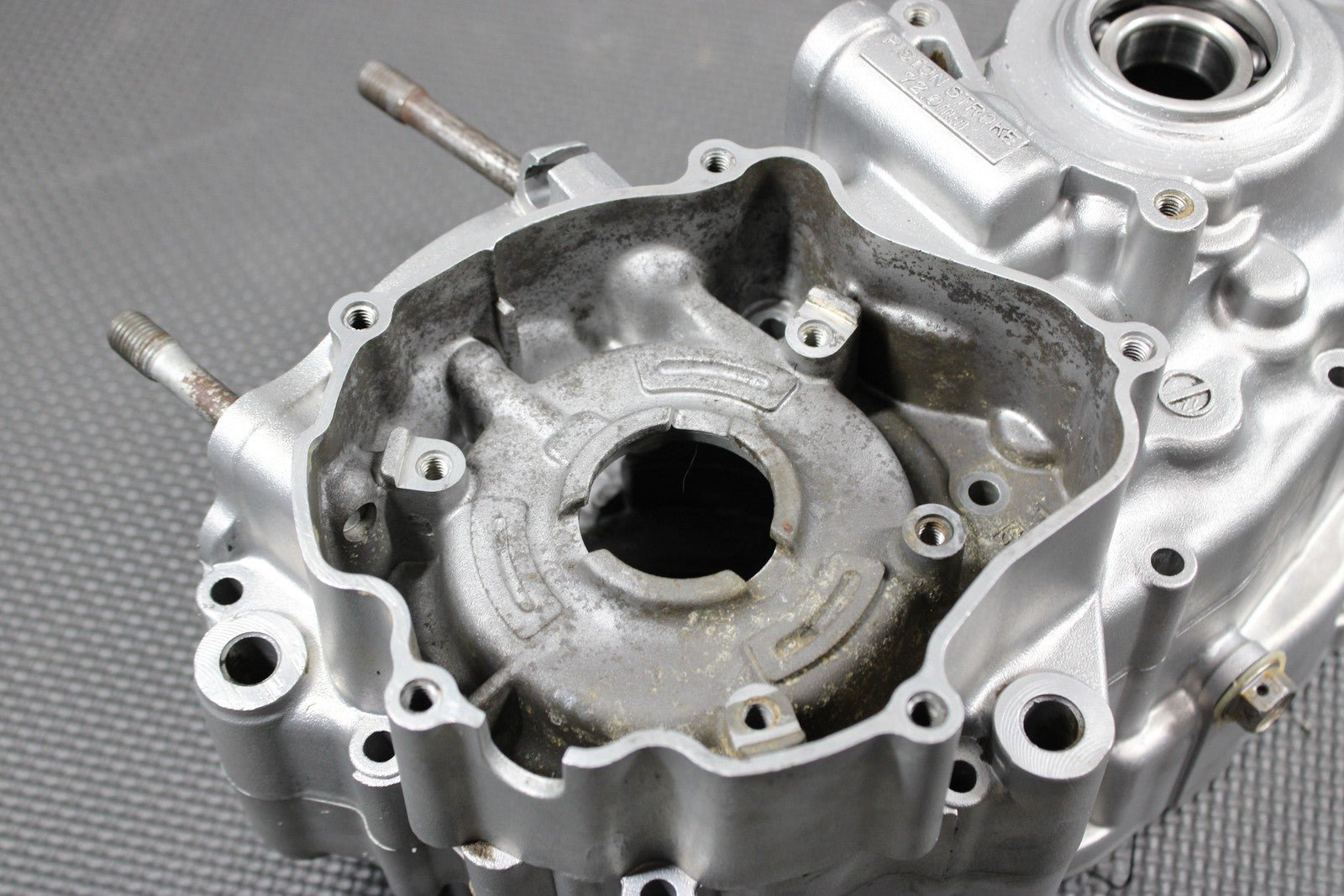 1997 97 - 99 KAWASAKI KX250 LEFT RIGHT ENGINE CRANKCASE CRANK CASES BLOCK NEED WOR - hggarage