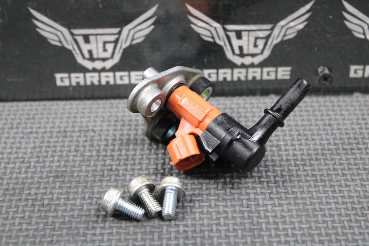 2020 SUZUKI 19 - 25 RMZ250 OEM FUEL INJECTOR AIRBOX MOUNT NOZZLE 15710 - 46K10 GOOD! - hggarage