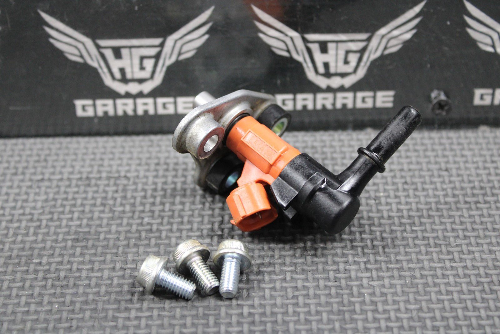 2020 SUZUKI 19 - 25 RMZ250 OEM FUEL INJECTOR AIRBOX MOUNT NOZZLE 15710 - 46K10 GOOD! - hggarage