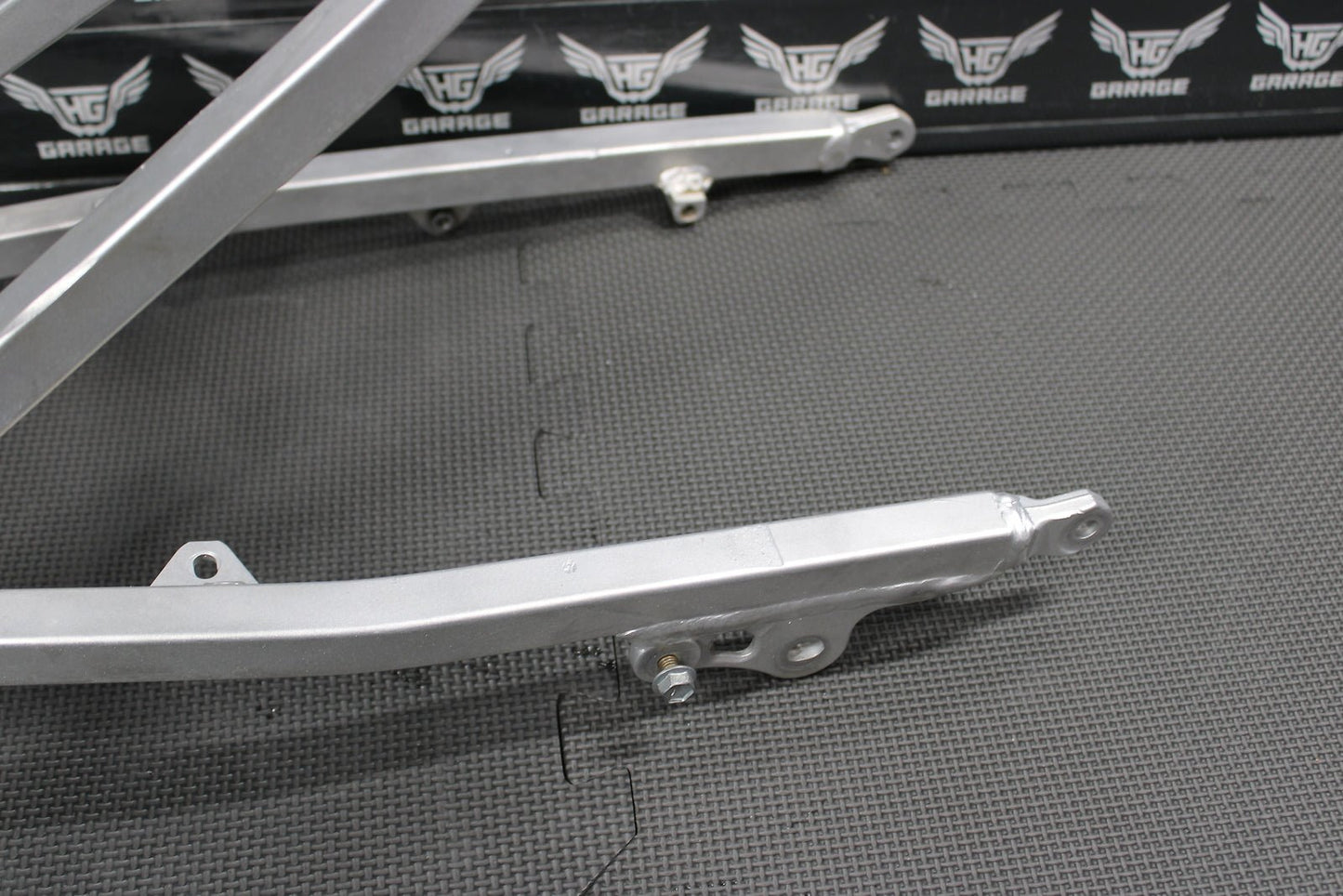 2009 YAMAHA YZ450F OEM REAR BACK SUB FRAME SUBFRAME - hggarage