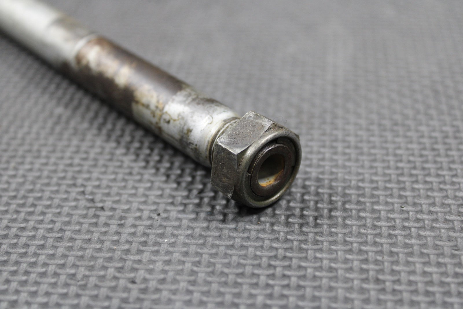 07 KAWASAKI KX250F OEM REAR BACK SWINGARM BOLT SUSPENSION PIVOT AXLE 33032 - 0012 - hggarage