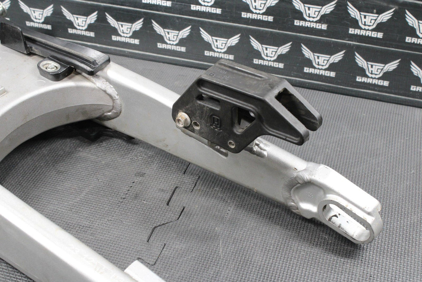 2013 HUSQVARNA TE511 OEM REAR SWINGARM SWING ARM SUSPENSION 8000H3158 READ DESC! - hggarage