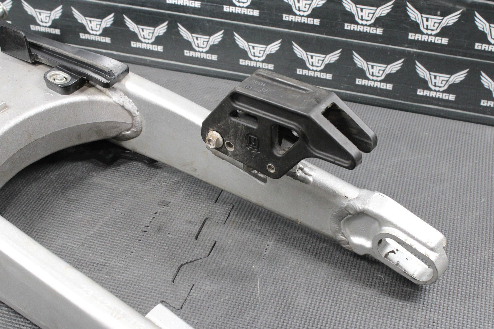 2013 HUSQVARNA TE511 OEM REAR SWINGARM SWING ARM SUSPENSION 8000H3158 READ DESC! - hggarage
