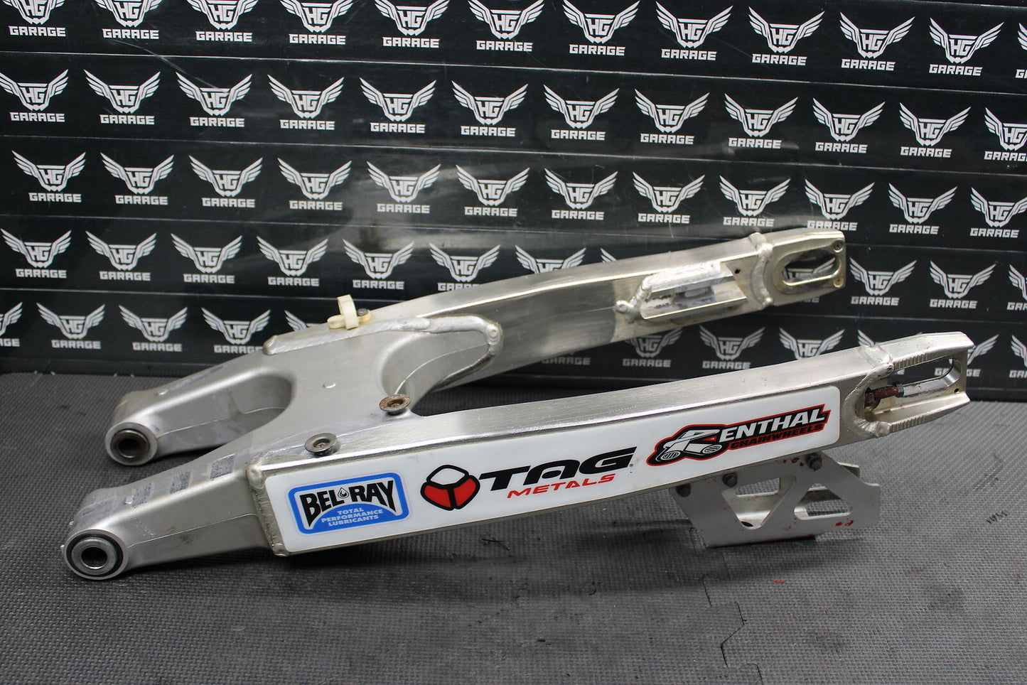 2004 SUZUKI RM125 RM250 K4 OEM SWINGARM SWING ARM SUSPENSION 61000-37F30