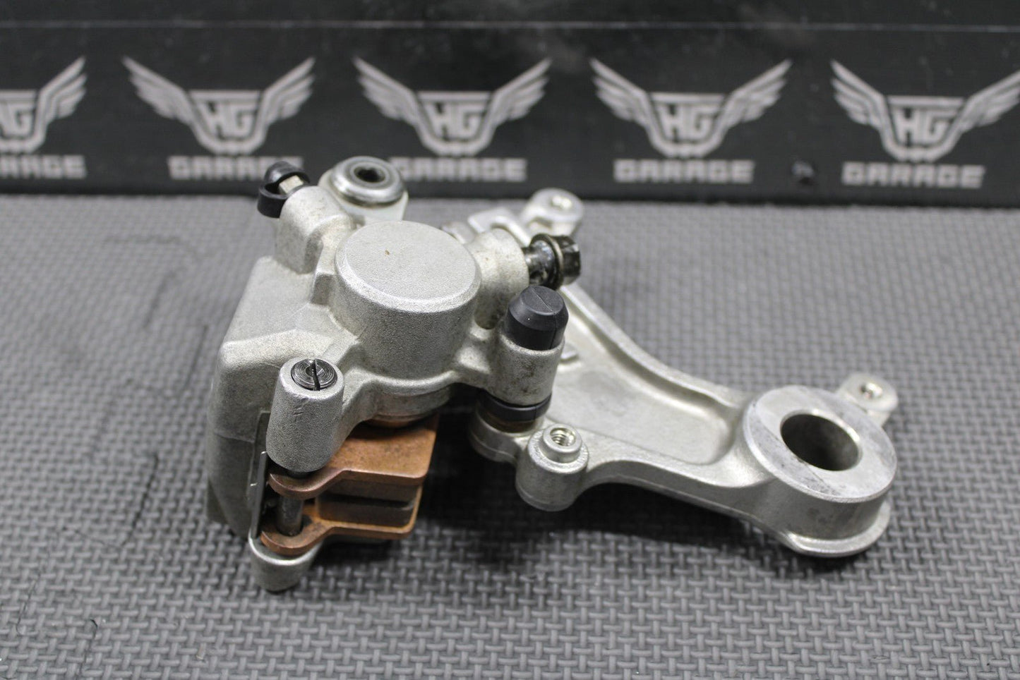 1997 HONDA 97 - 99 CR250R OEM NISSIN REAR BACK BRAKE CALIPER 43150 - KZ3 - B01 NICE! - hggarage