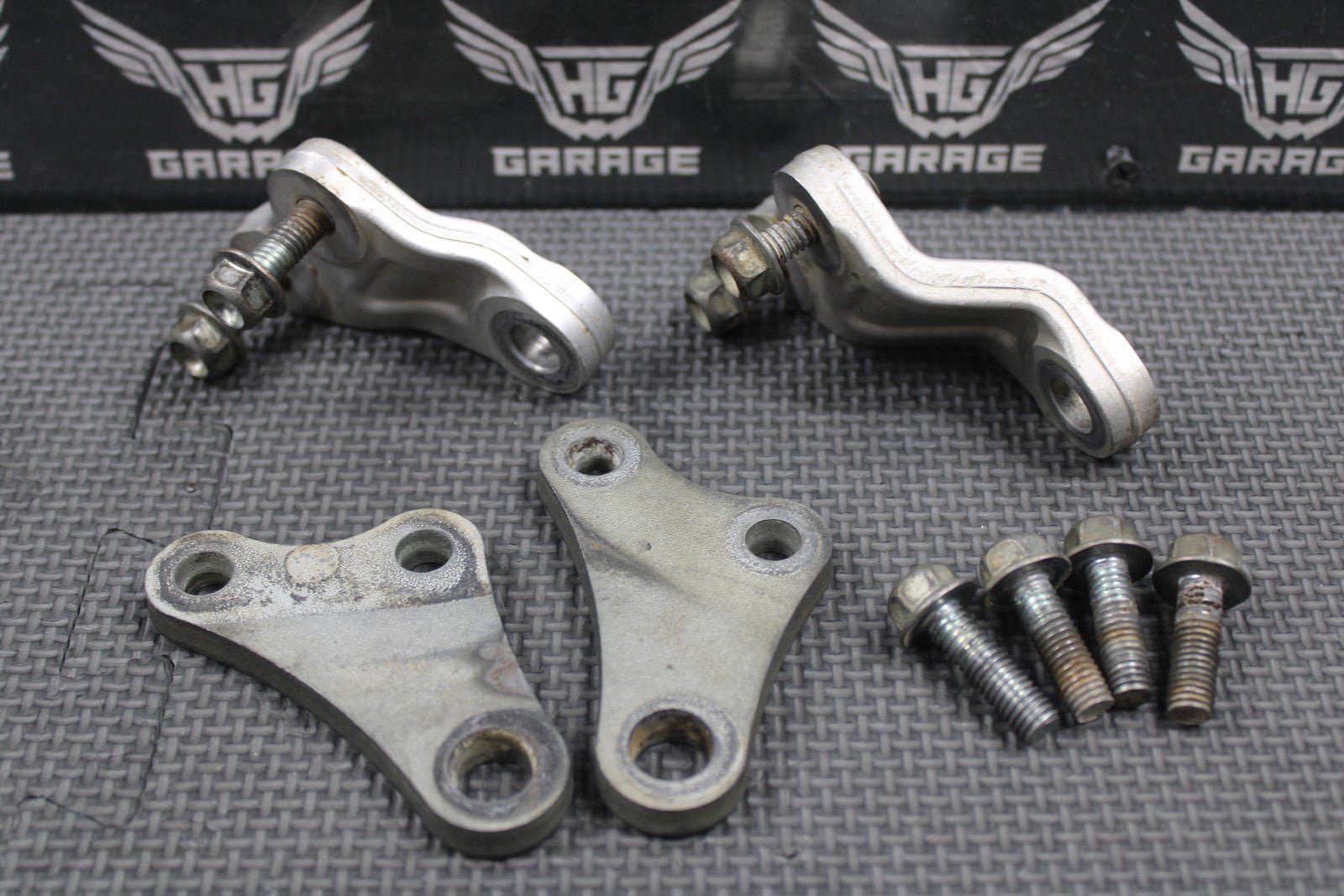 2019 2020 YAMAHA YZ250F OEM ENGINE MOTOR MOUNT STAY BRACKETS B7B - 21417 - 00 - 00 - hggarage