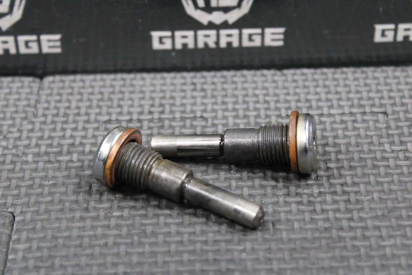1989 HONDA 84 - 04 XR250R OEM CYLINDER HEAD SUB - ROCKER ARM SHAFT B 14456 - KK0 - 010 - hggarage