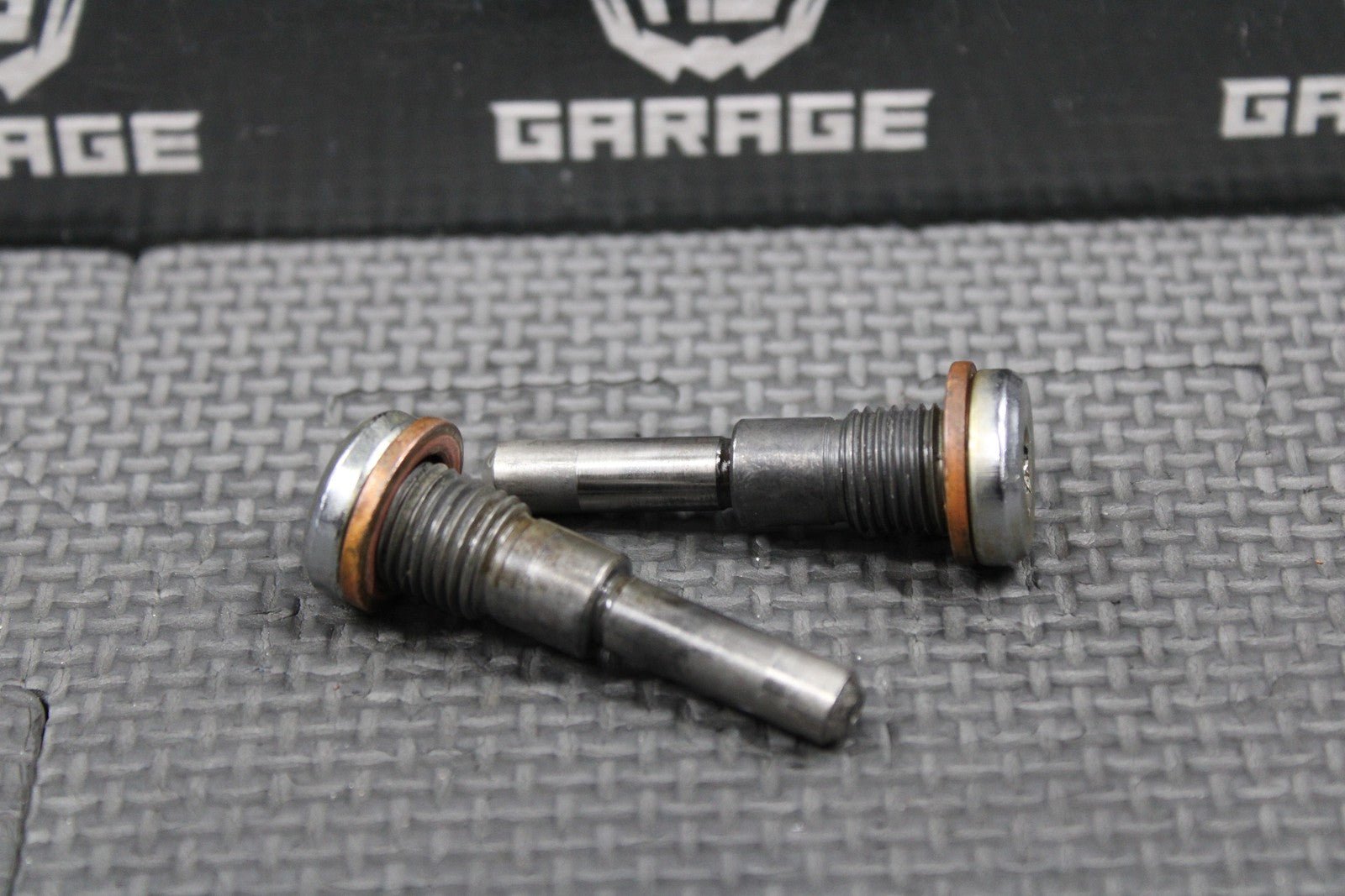1989 HONDA 84 - 04 XR250R OEM CYLINDER HEAD SUB - ROCKER ARM SHAFT B 14456 - KK0 - 010 - hggarage