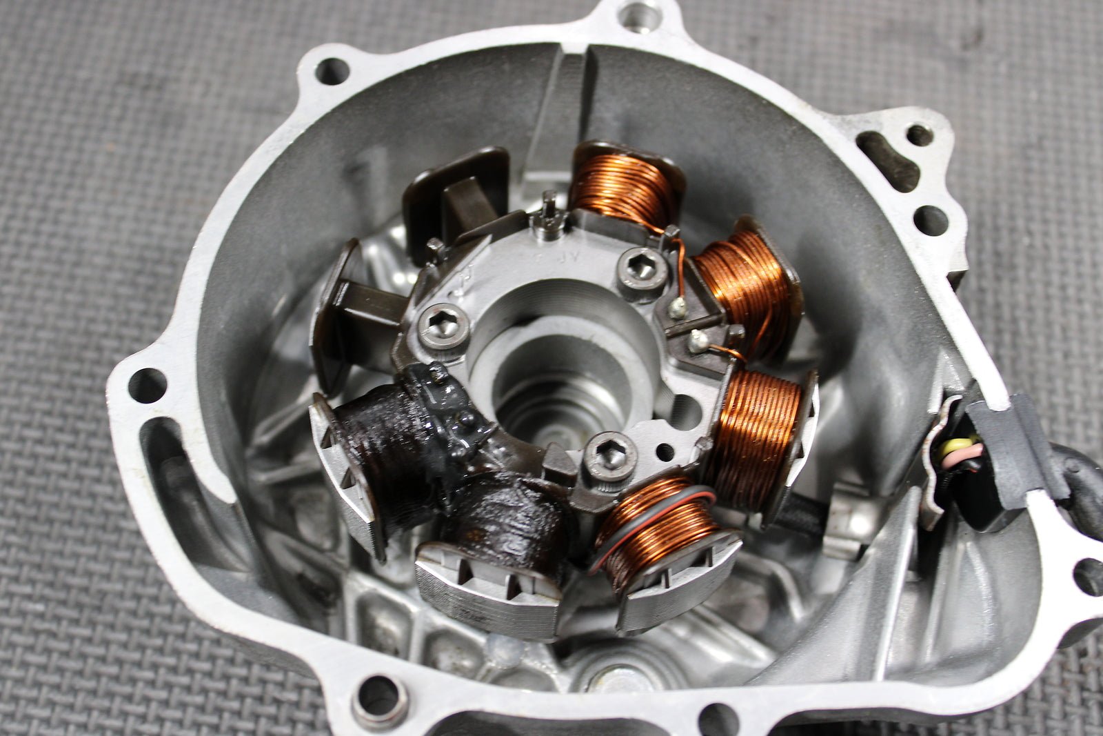 1986 HONDA XR250R OEM DENSO STATOR MAGNETO ROTOR FLYWHEEL 31100 - KT1 - 004 - hggarage