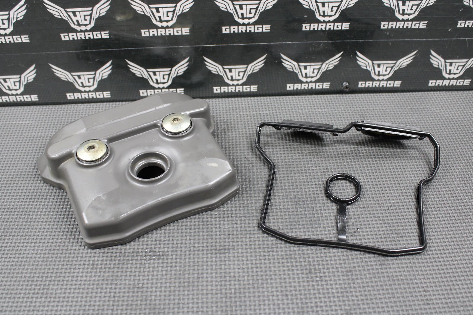 2018 SUZUKI RMZ450 OEM ENGINE MOTOR CYLINDER HEAD VALVE COVER COVER 11171 - 28H00 - hggarage