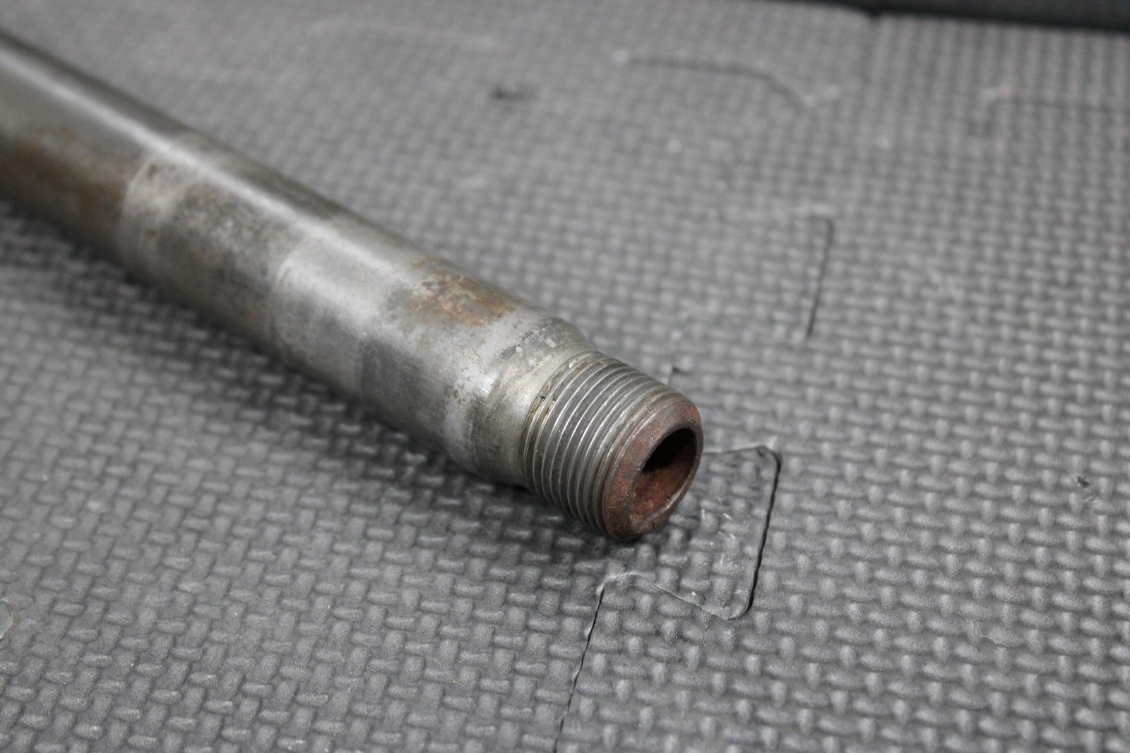 2007 HONDA CRF450R OEM REAR AXLE BACK WHEEL RIM PIVOT BOLT AXLE 42301 - KZ4 - J40 - hggarage